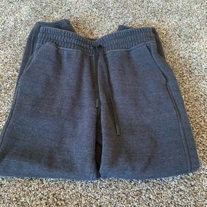 lululemon sweats fits best size 6/8